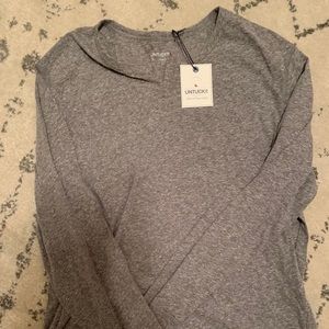 Men’s untuckit shirt with tags!